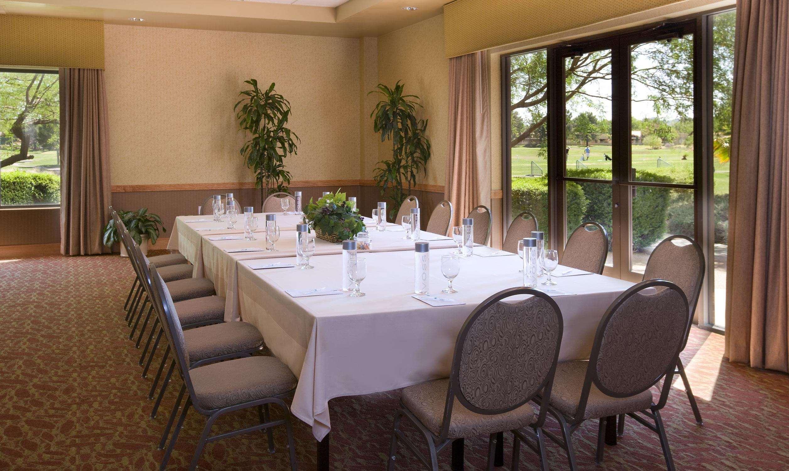 Embassy Suites By Hilton Phoenix Scottsdale Restaurant bilde